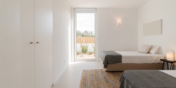 Comprar / Vender Casas Unifamiliares y Chalets en Soriguera · con Mobiliario y Carpintería a Medida