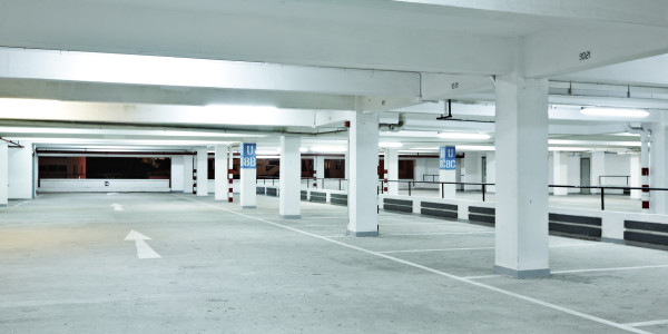 Comprar / Vender Pisos y Plantas Bajas en Pirineus · con Garaje / Parking