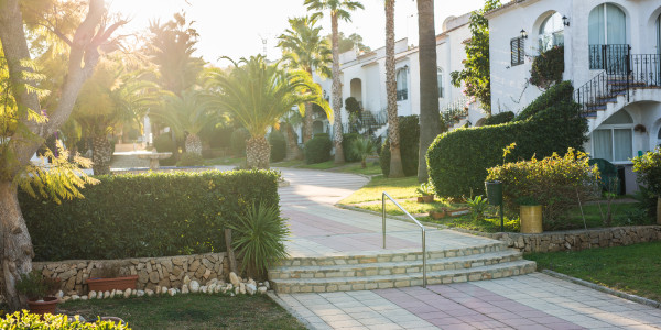 Compraventa de Inmuebles en Cava · Villas