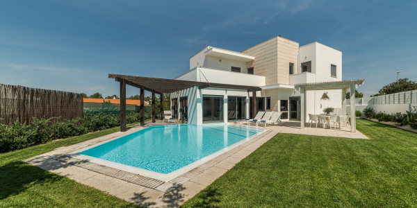 Inversores, Intermediarios, Agentes y Brokers Inmobiliarios en Ger · Villas